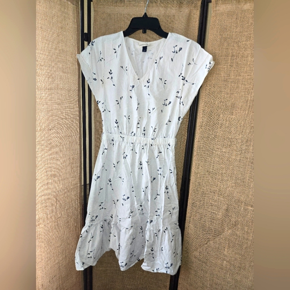 Women's Universal Thread White Floral Dress Size XS No Belt